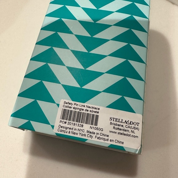 NIB Stella and Dot Safety Pin Link Necklace - Picture 3 of 6